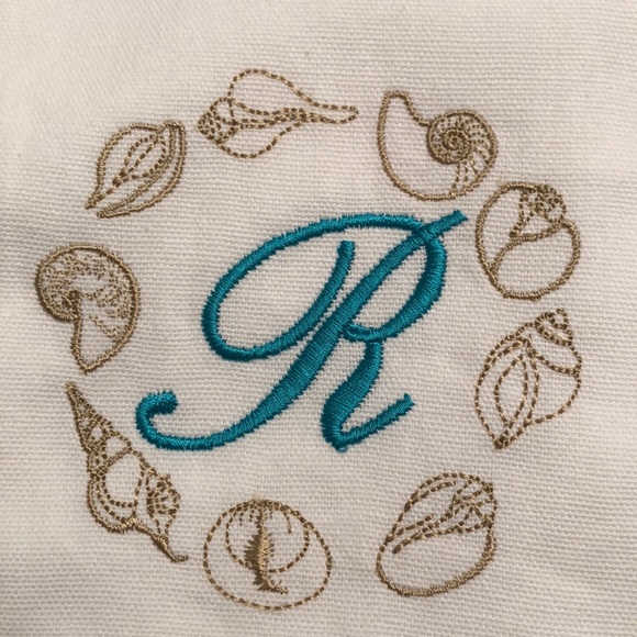 NWT Monogram R guest towels with shells - Picture 2 of 4